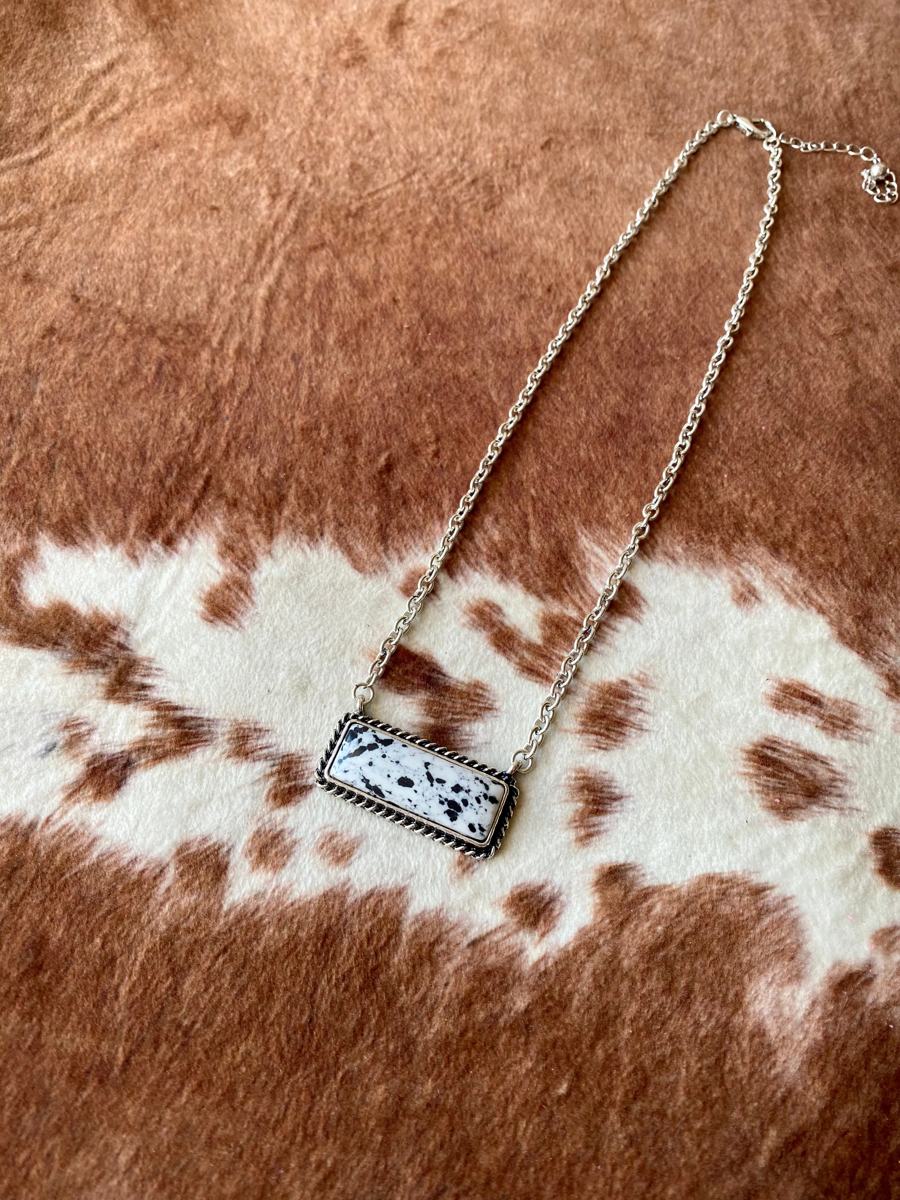 Bessy Bar Necklace