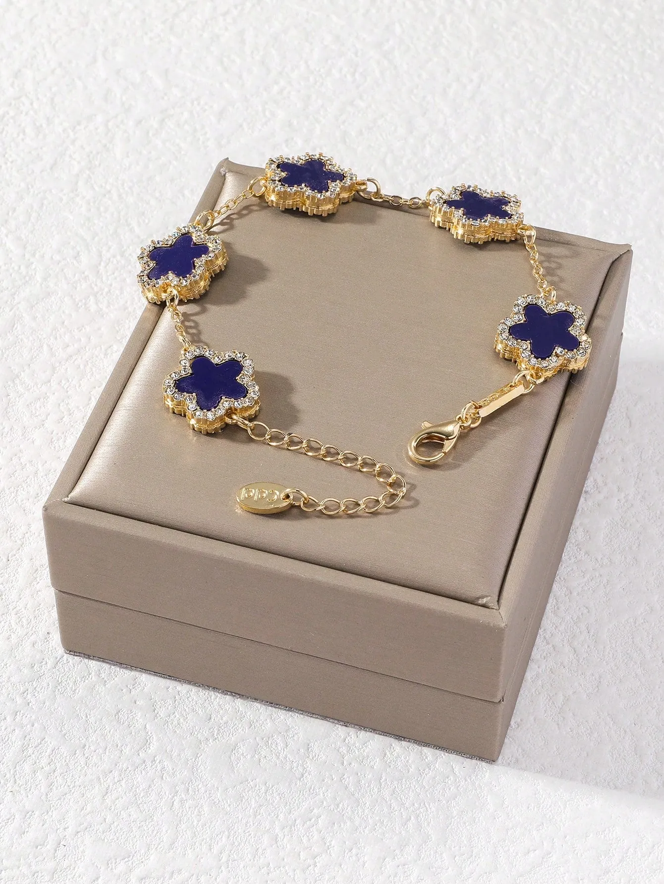 Clover Shaped Rhinestone Inlaid Chic Lady Bracelet Suitable