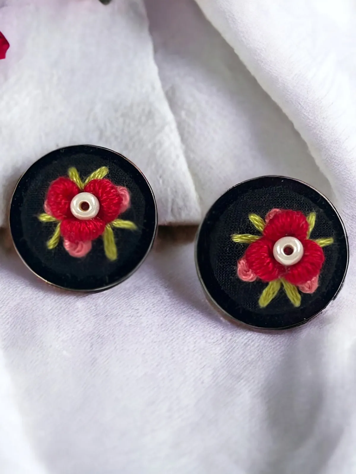 Cosy Daisy, Stud Earring-Ruby
