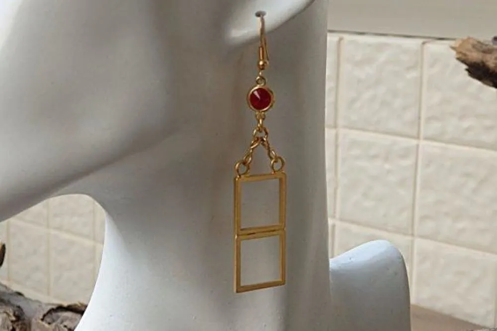 Gold geometric necklace