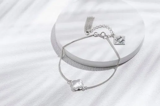 Mother-of-Pearl Clover Bracelet