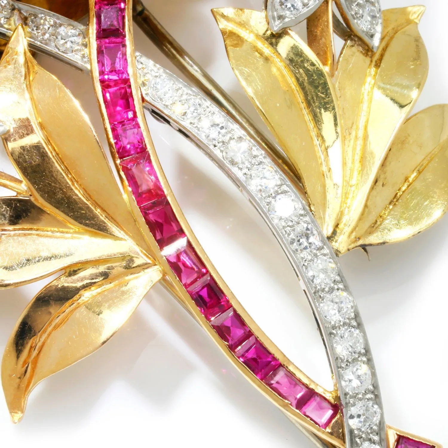 Retro Double Rose Brooch with Rubies and Diamonds in Platinum/Gold
