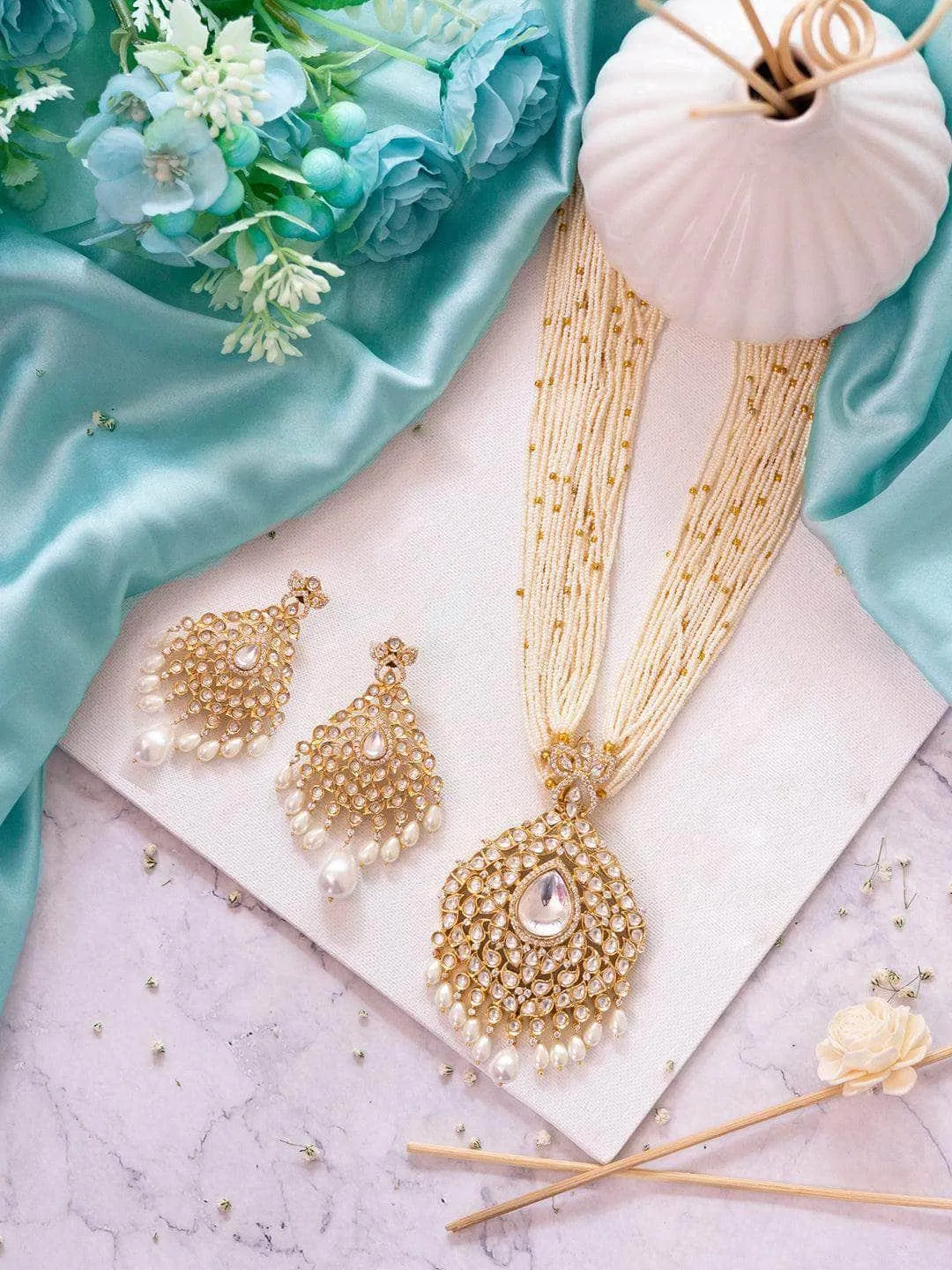 White Long Cheed Bead Haar