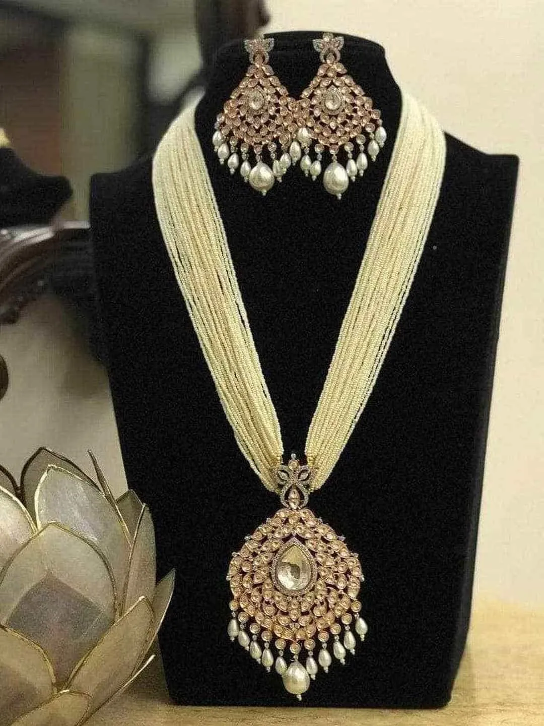White Long Cheed Bead Haar