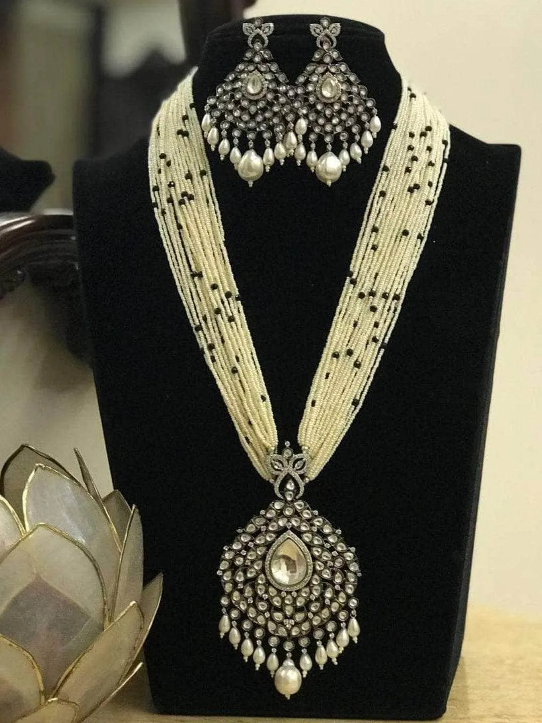 White Long Cheed Bead Haar